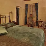 Hotel Golden Cave