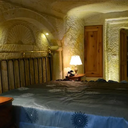Отель Golden Cave 2*