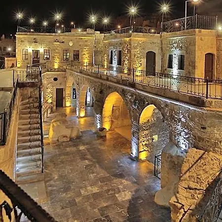 Отель Golden Cave