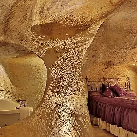 Отель Golden Cave 2*