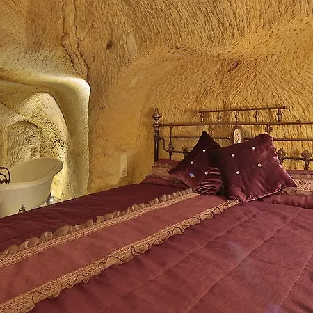 Отель Golden Cave